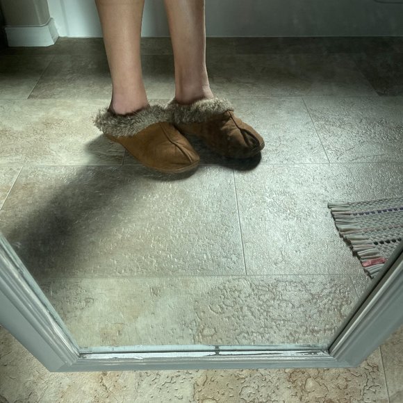 Slippers - Picture 2 of 4